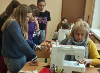 Кабінет трудового навчання СЗШ № 29 обладнали сучасними багатоопераційними швейними машинками