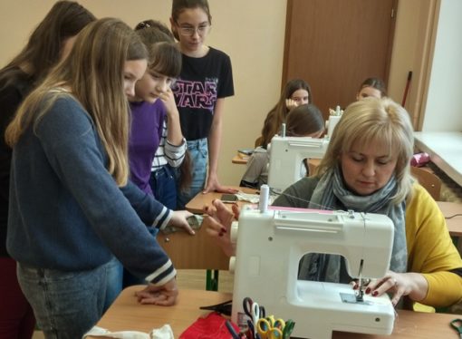 Кабінет трудового навчання СЗШ № 29 обладнали сучасними багатоопераційними швейними машинками