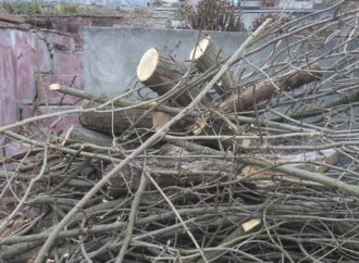 На винниківському кладовищі наводять лад