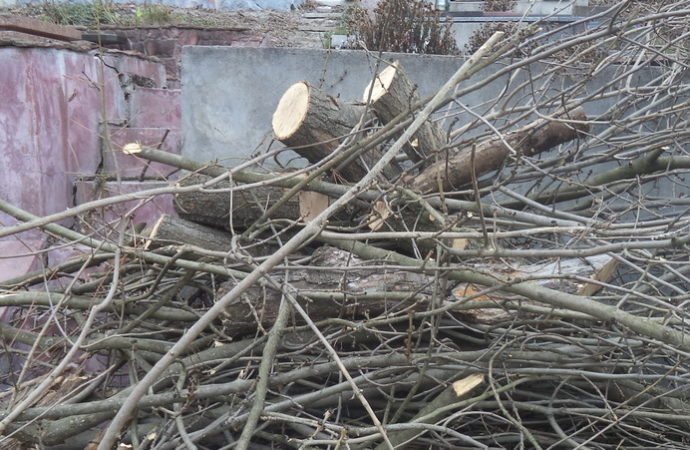 На винниківському кладовищі наводять лад