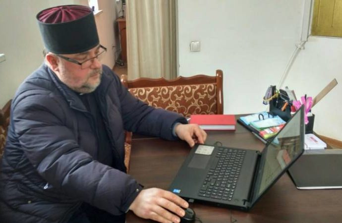 Отець Володимир Климюк: «У нашій церкві є можливість читати молитву з мобільного телефону. І це позитивно»
