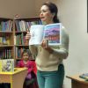 Казкарка Леся Кічура розповіла винниківським школярам про добру Бабу-Ягу, янголів, як Бог роздає немовлят