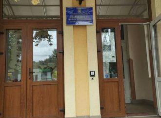 У винниківській поліклініці розпочали підписувати декларації між лікарями і пацієнтами