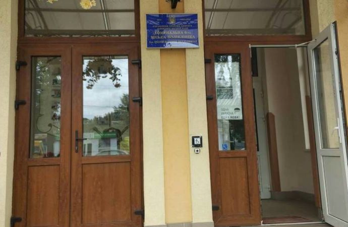 У винниківській поліклініці розпочали підписувати декларації між лікарями і пацієнтами