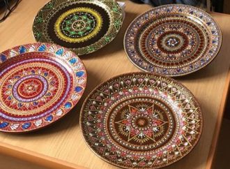 Винниківчан навчать розписувати тарілки