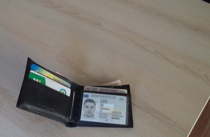 Чесний винниківчанин повернув гроші й документи власникові