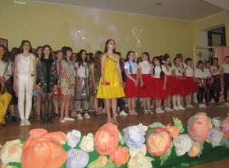 Колекції дощовиків, класичного, спортивного одягу – на фестивалі мод у СЗШ № 29