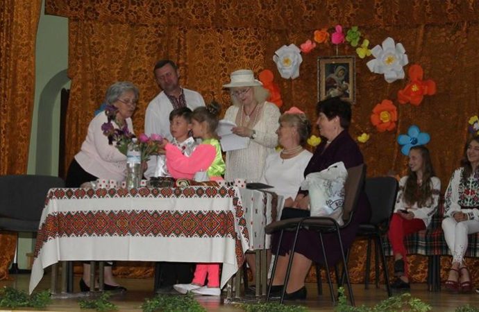 Прем’єра вистави та концерт до Дня матері в Народному домі Винник