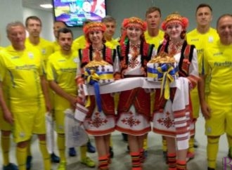 Учасниці Народного ансамблю танцю “Святослав” вітали футболістів-ветеранів із Грузії та України