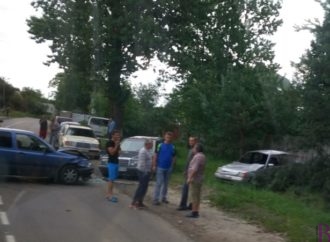 У Лисиничах зіткнулися три автомашини