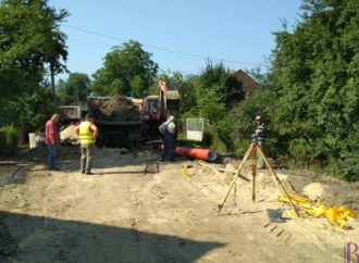 Спорудження каналізаційного колектора на межі Винник і Чишок : результати двох днів роботи
