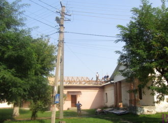 У Народному домі Винник ремонтують дах