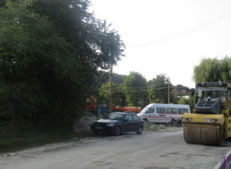 У Винниках розпочали асфальтувати частину вулиці Шевченка