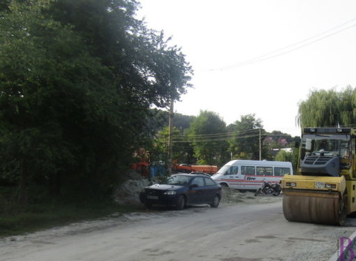 У Винниках розпочали асфальтувати частину вулиці Шевченка