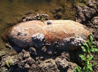 На околиці Винник виявили авіаційну бомбу