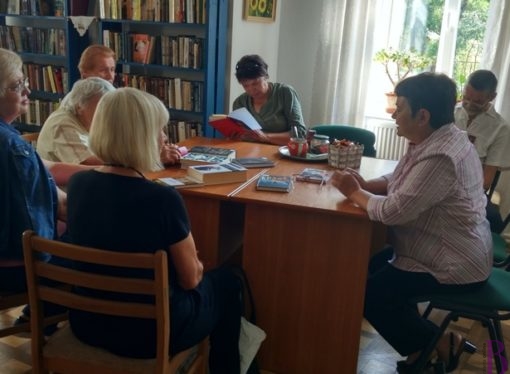 Учасники книжкового клубу сеньйорів «55+»  читали, спілкувалися, дивилися фільм