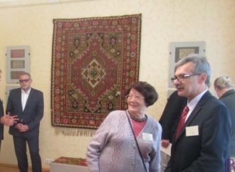 Міжнародний симпозіум художнього текстилю у Винниках: наукова конференція і виставки килимів
