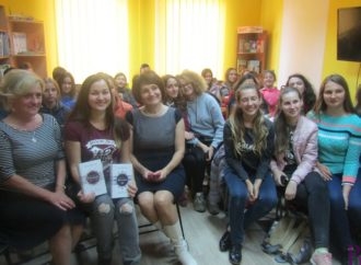 Відбулася зустріч десятикласників із письменницею Яриною Каторож