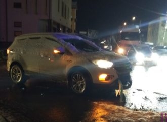 У центрі Винник в аварію потрапили “Ford” і фура