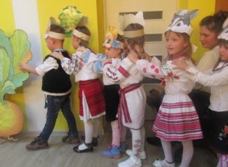 Маленькі вихованці «Левенятка» розповіли, що «За море вже лелека тепле літечко відніс» (Фото)