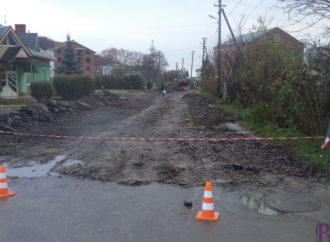 У Винниках забрукують вулицю Стрілецьку