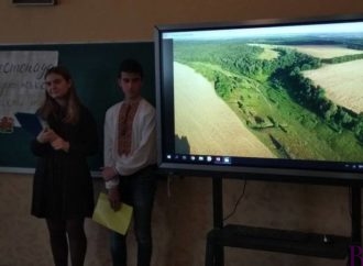 Десятикласники СЗШ № 47 презентували літературно-музичну композицію про рідну мову
