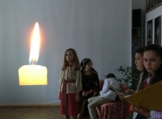 У бібліотеці відбувся вечір-реквієм пам’яті жертв Голодомору (Фото)