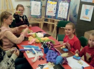 Юні винниківчани створювали диво-ангеликів із вовни