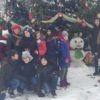 Винниківські діти тішаться незвичній ялинці та симпатичним сніговикам-вартовим