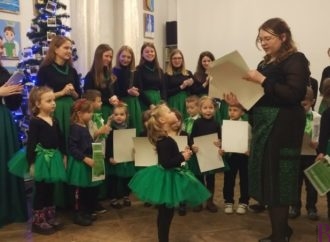У Винниках відбувся різдвяний концерт дівочого хору та новостворених ансамблів мистецького проекту «Зґарда»