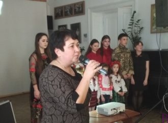 У бібліотеці Винник відбувся вечір-реквієм «Герої не вмирають»