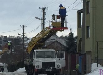 У Винниках відремонтували електромережу на вулиці Огієнка