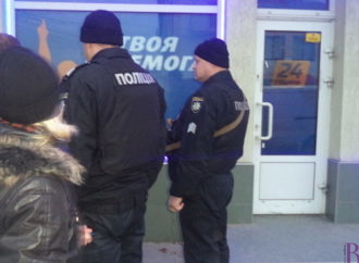 У Винниках вилучають обладнання із салону гральних автоматів