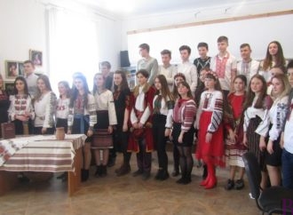 Учні СЗШ № 47 представили Шевченкову творчість на святі «Дзвенять Кобзареві струни»