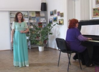 Артистки філармонії виступили перед винниківчанами з концертом «Моя любове»