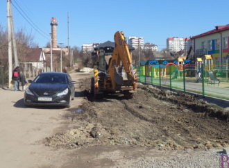 У Винниках забруковують вулицю Олени Теліги