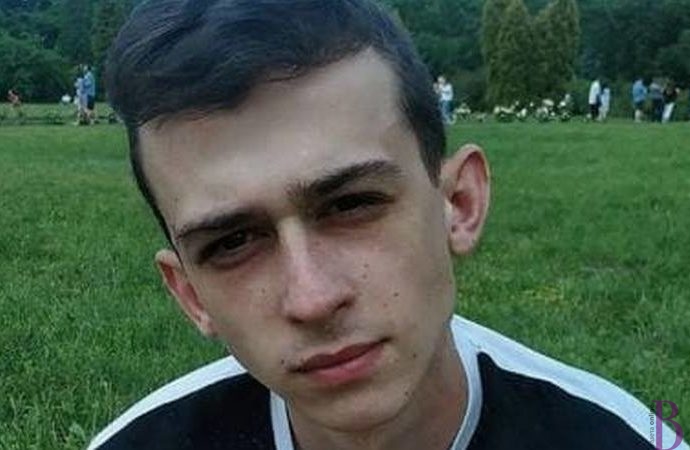 Рідні та правоохоронці просять допомогти встановити місцеперебування 19-річного юнака