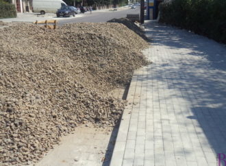 На вулиці Галицькій у Винниках споруджують нові тротуари