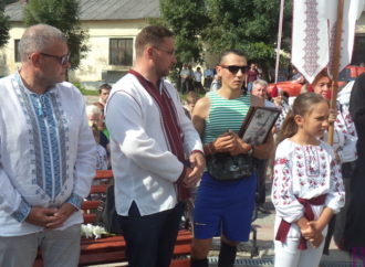 Учасники забігу «За тверезу націю» привітали винниківчан із Днем незалежності України!