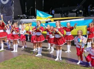 Триває святковий концерт творчих колективів Винник