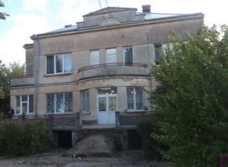У винниківській школі «Берегиня» ремонтують сходи