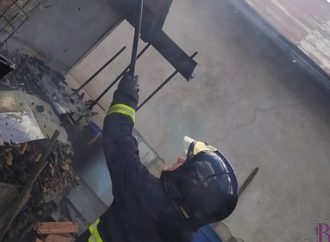 У Лисиничах загорілася альтанка