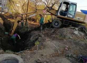 На перетині вулиць Кільцева – Лисика ремонтують трубопровід