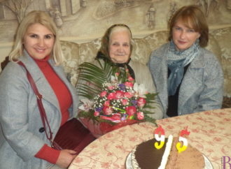 Винниківська міська рада привітала з 95-річним ювілеєм винниківчанку Олену Янду!