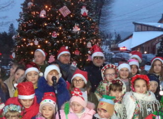 Винниківська міська рада щиро вітає всіх мешканців із Новим роком і Різдвом Христовим!