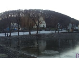 Санепідстанція перевірила стан якості води озера у Винниках напередодні Йордану