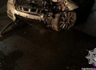 У Винниках водій таранив бетонні блоки