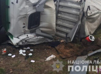 У Винниках вантажівка потрапила в кювет