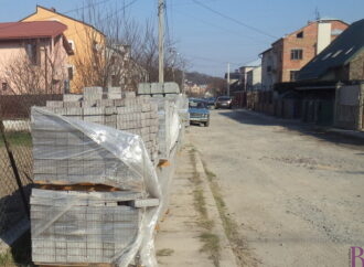 У Винниках забруковують вулицю Незалежності