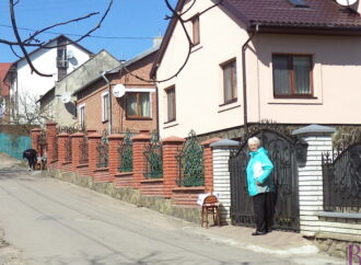 У Винниках священики та парафіяни знайшли безпечний спосіб для посвячення пасок